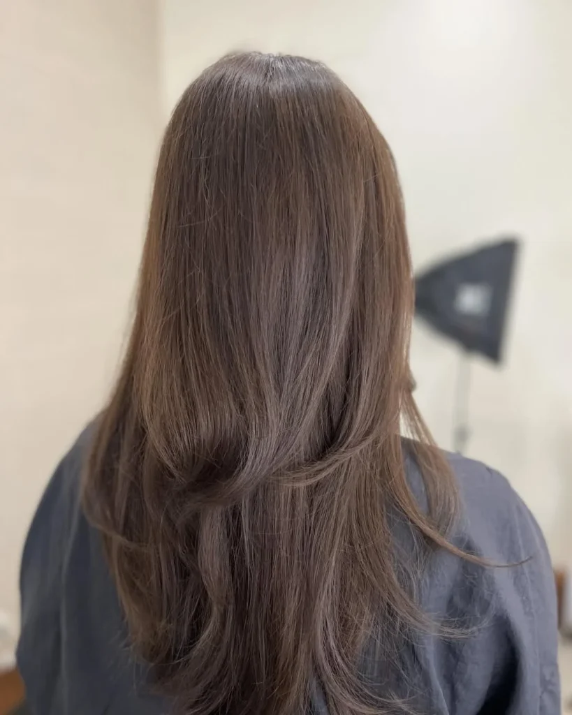 Ashy Summer Mushroom Brown Hair Color 2026: The Cool Brunette Trend Everyone’s Saving