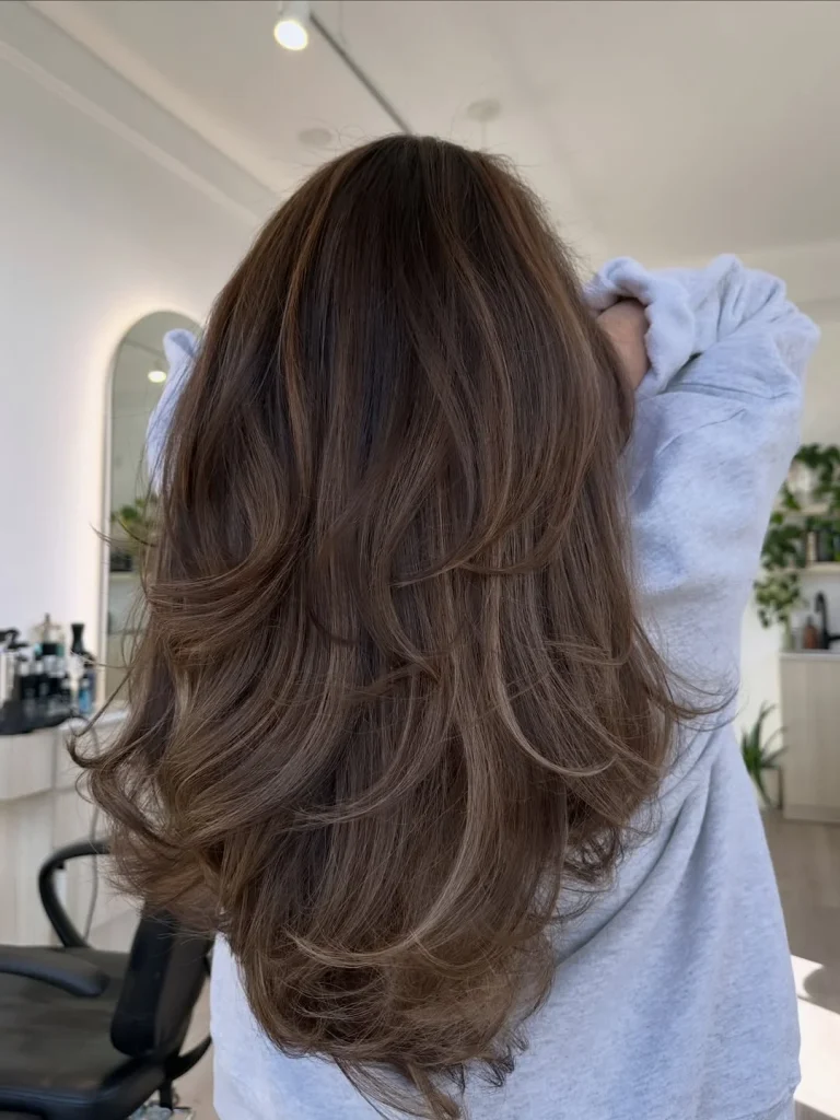 Ashy Summer Mushroom Brown Hair Color 2026: The Cool Brunette Trend Everyone’s Saving