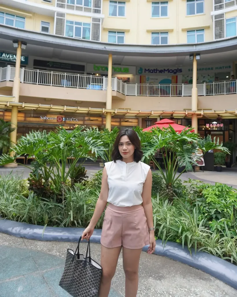 Summer Sleeveless Tops 2026: Effortless Outfit Ideas You’ll Actually Want to Wear