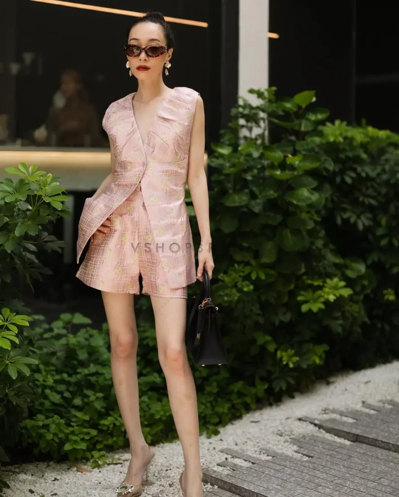 Summer Sleeveless Tops 2026: Effortless Outfit Ideas You’ll Actually Want to Wear