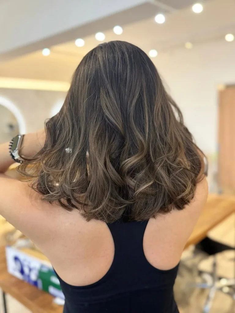 Fresh Summer Haircuts for Medium Hair 2026: Trendy Layers, Soft Waves & Chic Blowouts