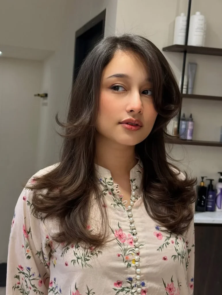 Fresh Summer Haircuts for Medium Hair 2026: Trendy Layers, Soft Waves & Chic Blowouts