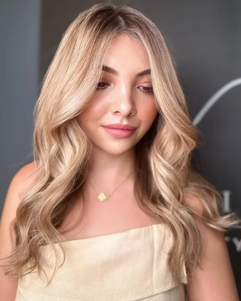 Pretty Summer Champagne Honey Blonde Hair Color Ideas for 2026