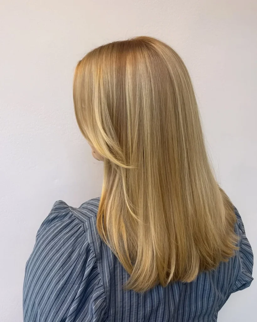 Pretty Summer Champagne Honey Blonde Hair Color Ideas for 2026