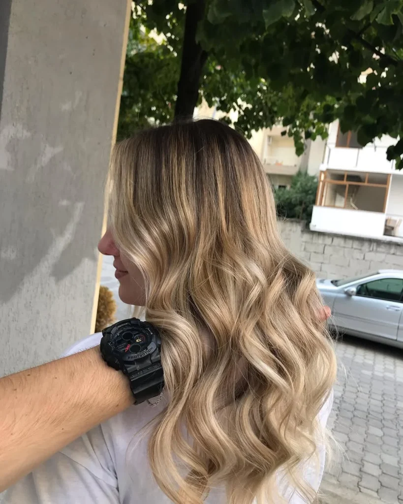 Pretty Summer Champagne Honey Blonde Hair Color Ideas for 2026