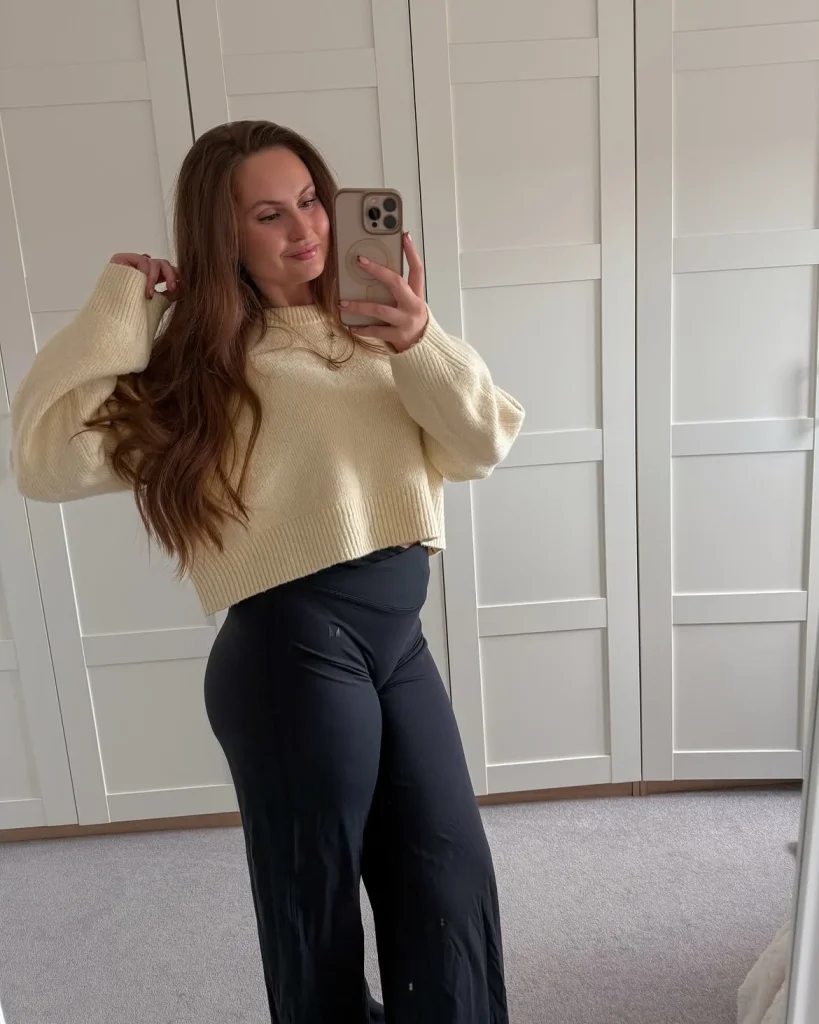 Comfy Pregnancy Outfits For Fall 2026: 25 Cozy & Chic Maternity Looks You'll Love