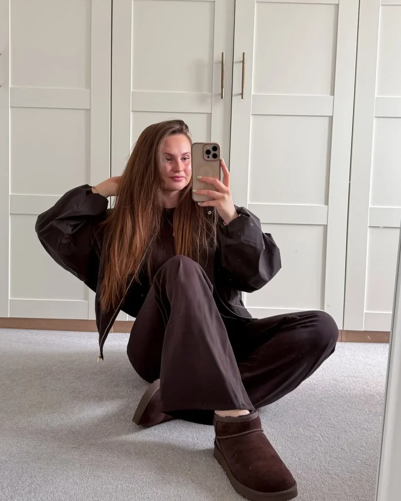 Comfy Pregnancy Outfits For Fall 2026: 25 Cozy & Chic Maternity Looks You'll Love