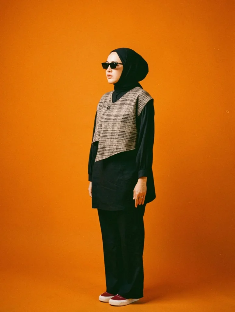 Fall Outfits With Vests 2026: 25 Chic Layering Ideas for Effortless Autumn Style