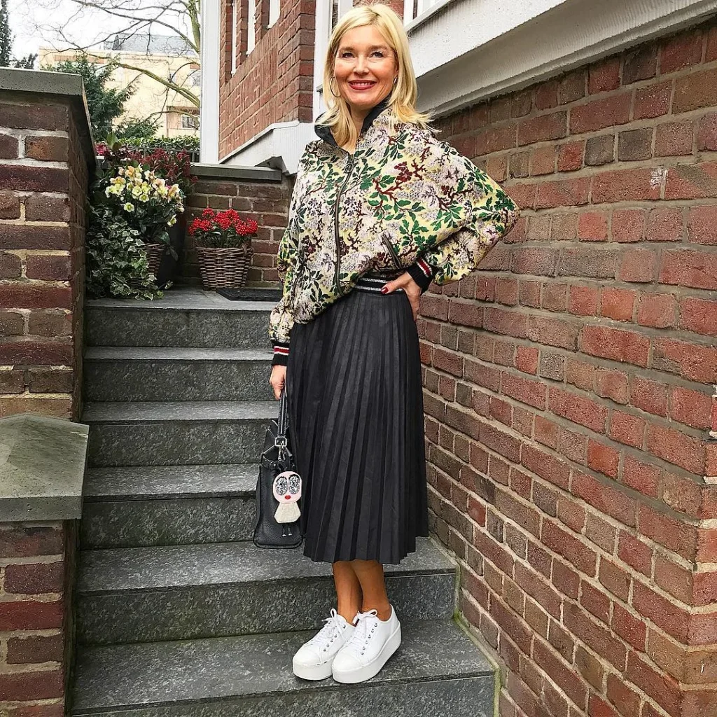 25 Fall Skirt And Sneakers Outfits 2026 That Make Casual Style Look Effortlessly Chic