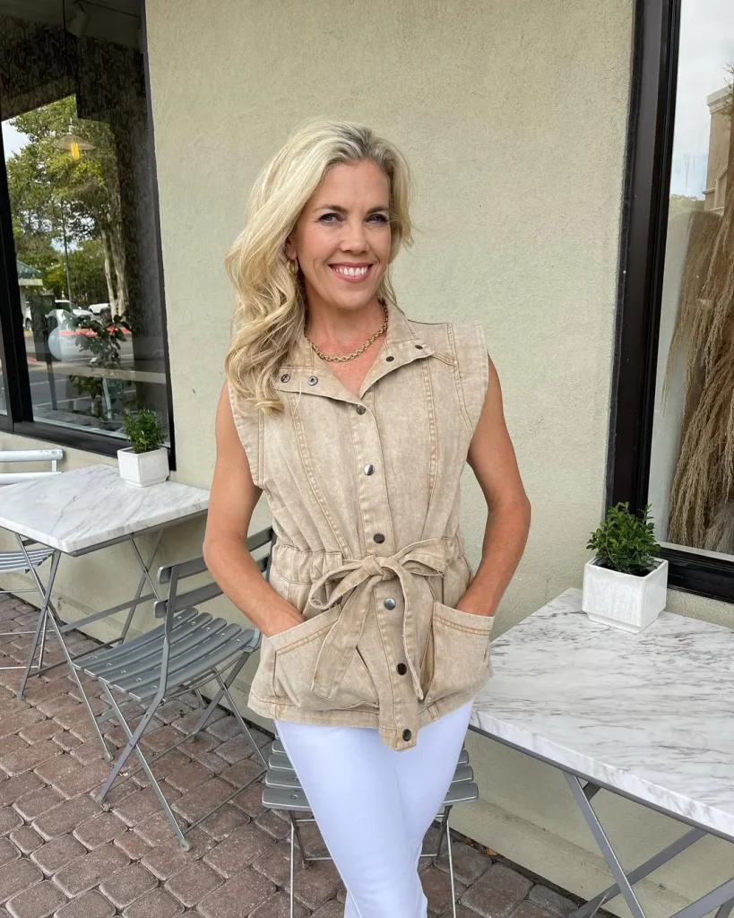 Fall Vest Outfits for Women 2026: Trendy and Stylish Layering Ideas for Every Occasion