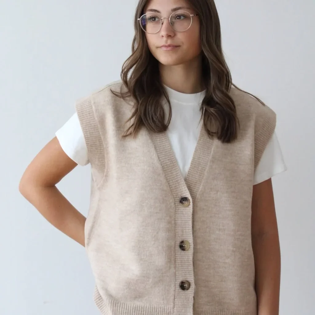 Fall Vest Outfits for Women 2026: Trendy and Stylish Layering Ideas for Every Occasion