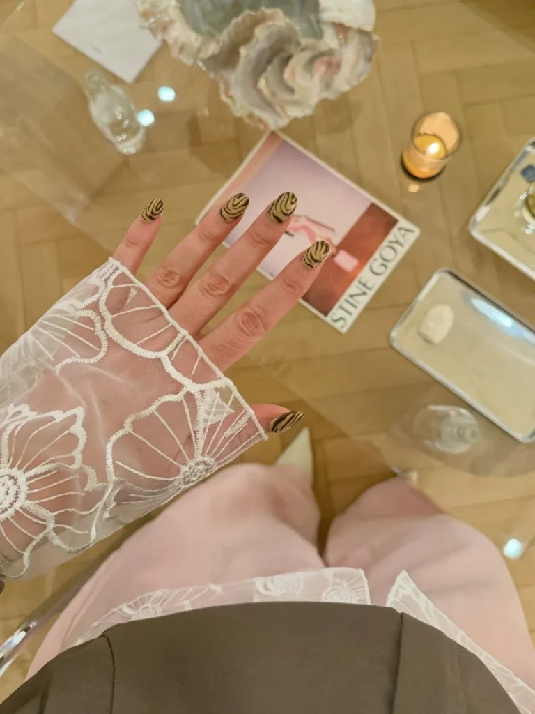 Fall Almond Nails: 26 Cozy and Elegant Designs to Wear All Season