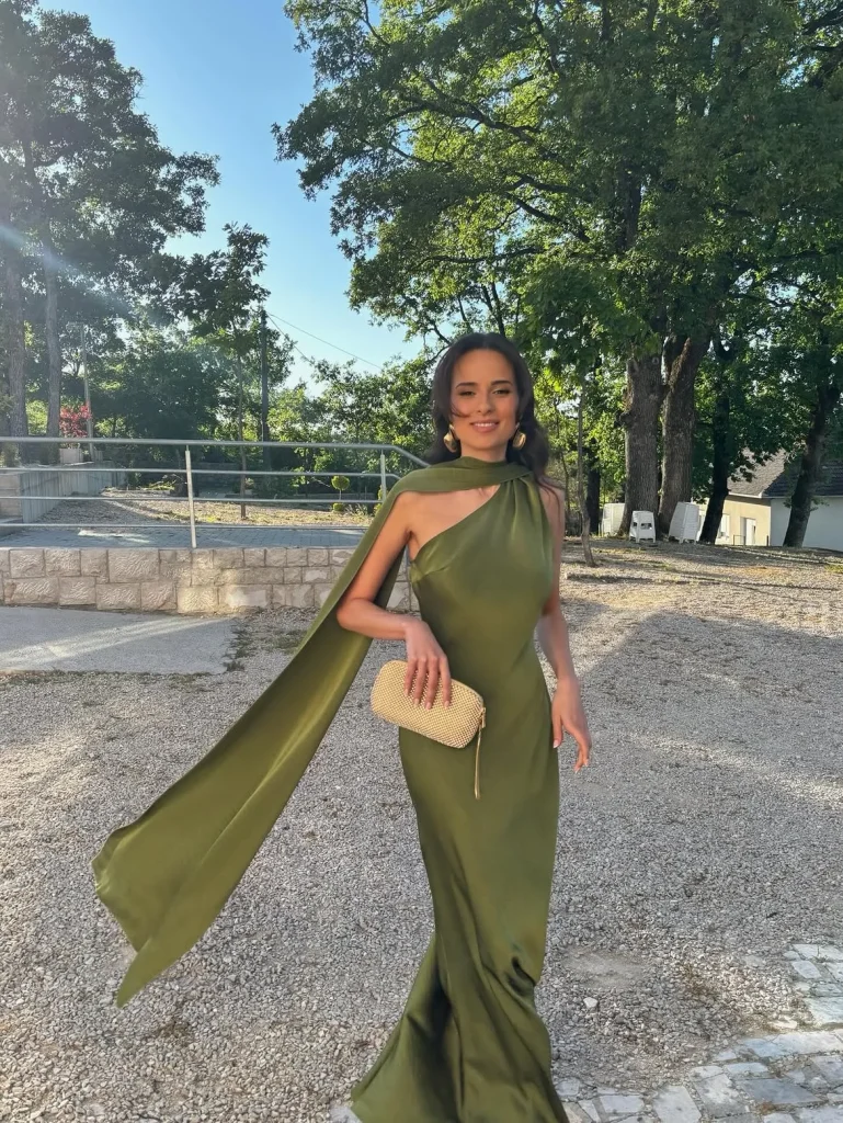 Fall Engagement Photo Outfits: 24 Elegant & Timeless Ideas for 2026