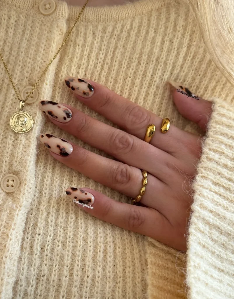 Fall Medium Nail Ideas: 25 Chic Designs to Wear All Autumn