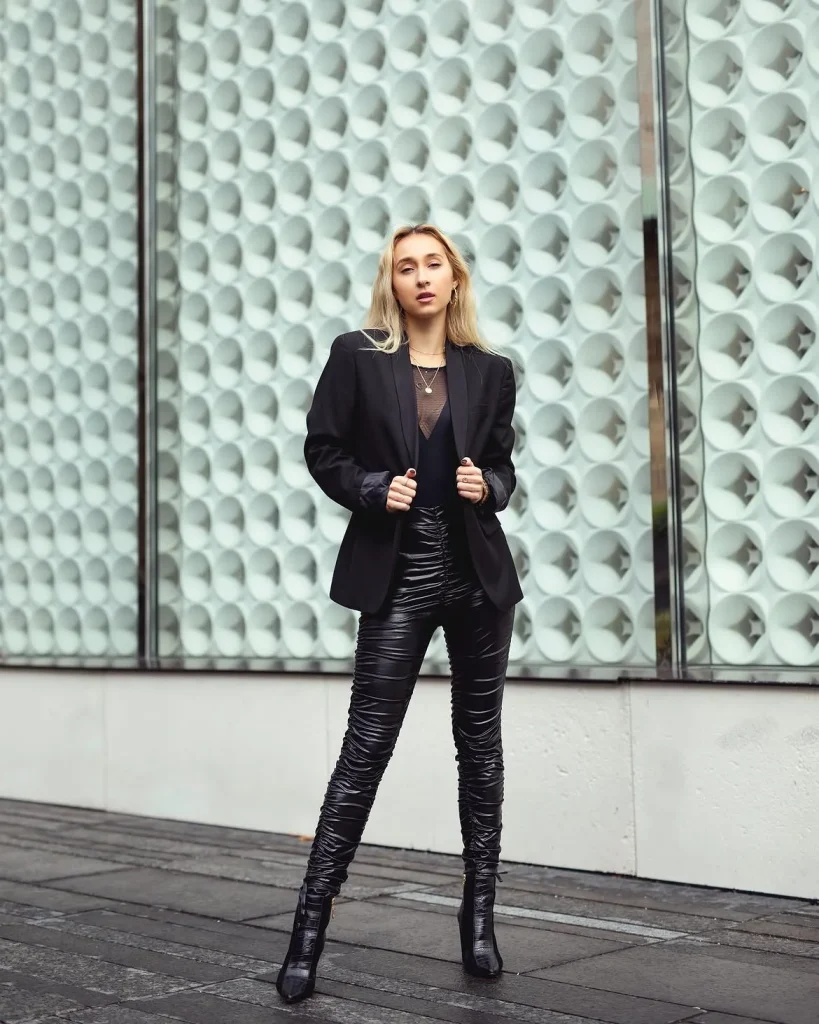 25 Fall Outfits With Leather Pants 2026 That Make Every Autumn Look Effortlessly Chic