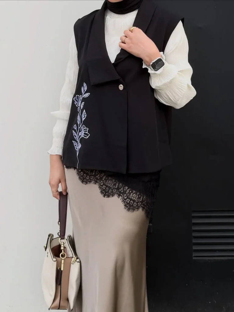 Lace Layering Fall Outfit 2026: 25 Chic Ways to Style Lace This Season