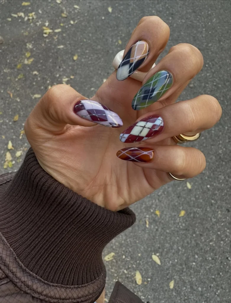 September Nails Color: 26 Stunning Fall Shades and Trendy Nail Ideas