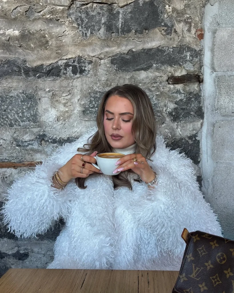 Shaggy Jacket: 25 Chic Outfit Ideas to Elevate Your Winter Style