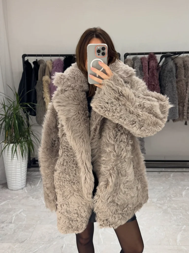 Shaggy Jacket: 25 Chic Outfit Ideas to Elevate Your Winter Style