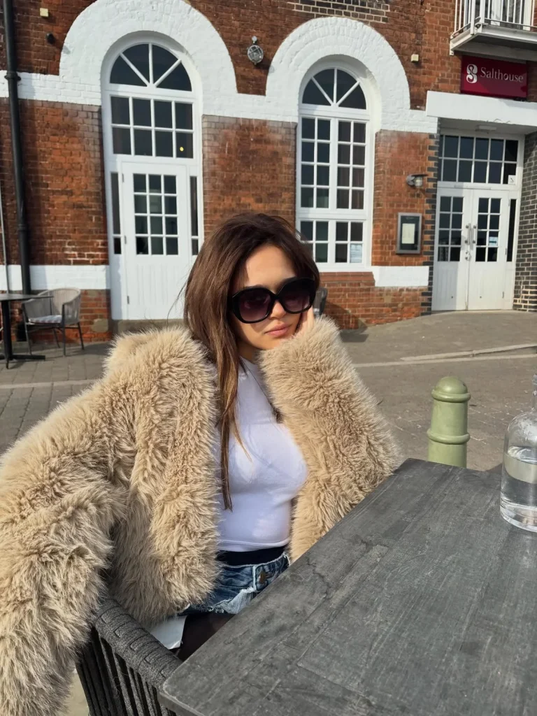 Shaggy Jacket: 25 Chic Outfit Ideas to Elevate Your Winter Style